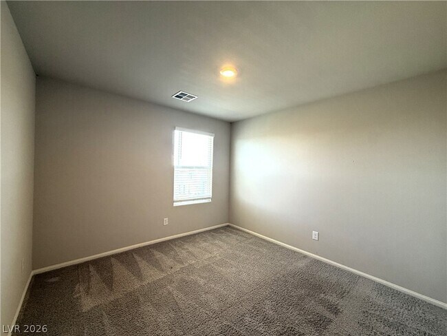 Building Photo - 522 Spy Rock Ave