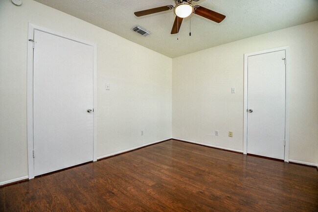 Building Photo - 16823 Cobble Ridge Dr