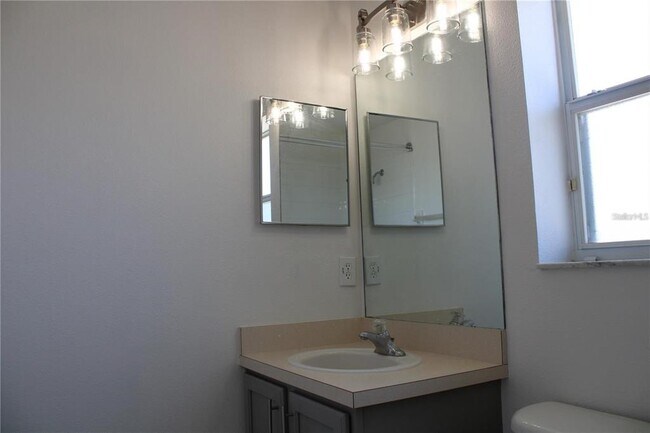 Building Photo - 7840 Carriage Pointe Dr