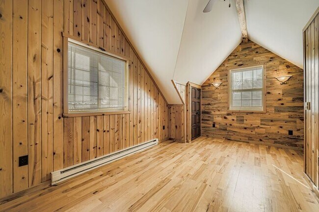 Building Photo - 515 W San Miguel St