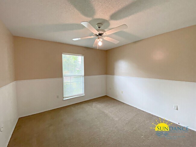 Building Photo - Beautiful 4 Bedroom Home with In-Ground Po...