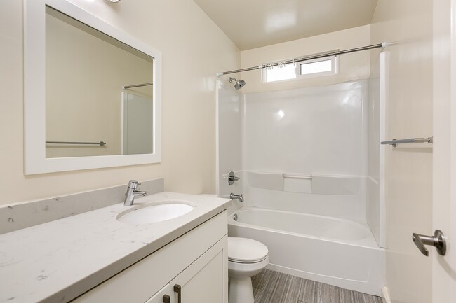 Building Photo - 285 N. Oakland