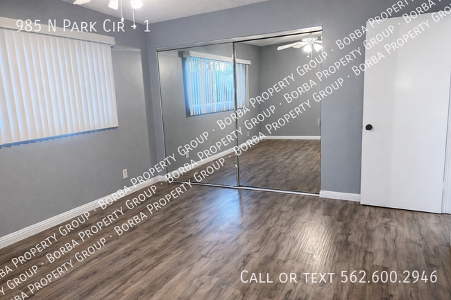 Building Photo - 985 N Pk Cir