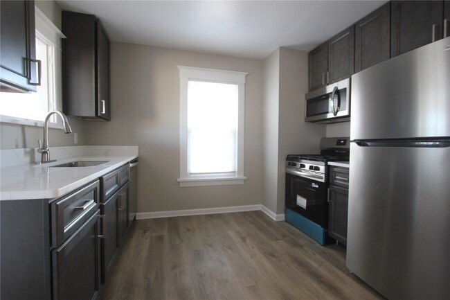 Building Photo - 1034 N Rock Hill Rd