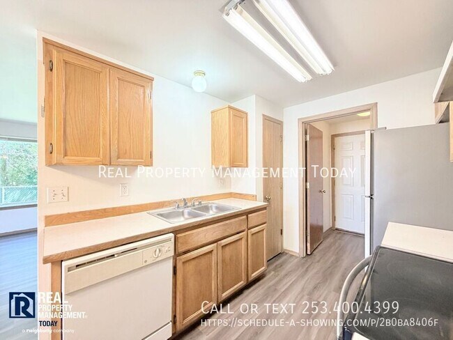 Building Photo - 1539 E 91st St