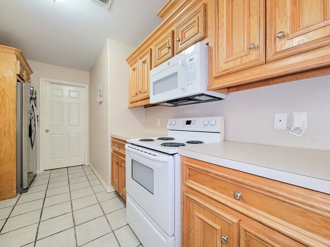 Building Photo - Welcome to your next home in the heart of Downtown Cleveland, Texas! This inviting 3-bedroom, 2-b...