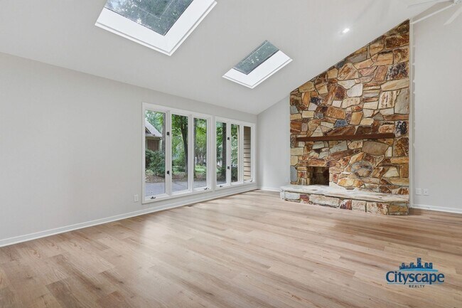 Building Photo - Swanky Brandermill Contemporary Home available NOW