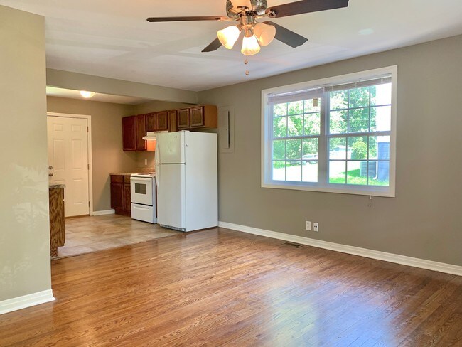 Building Photo - 854 E Happy Hollow Dr