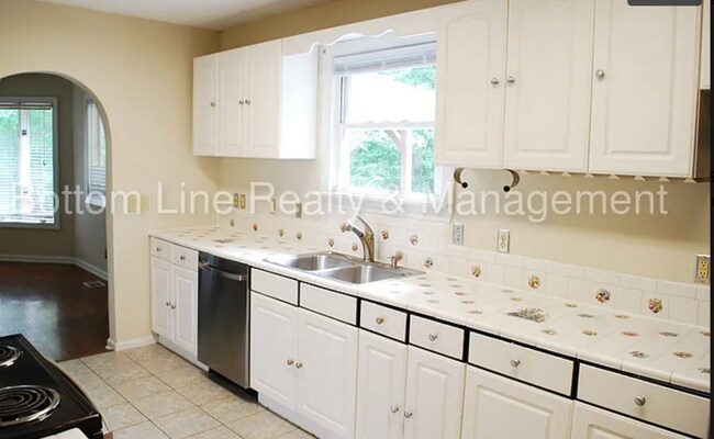 Building Photo - 2 bedroom apartment for rent in a great location