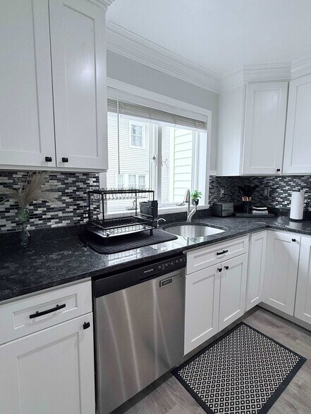 Building Photo - 24 White St