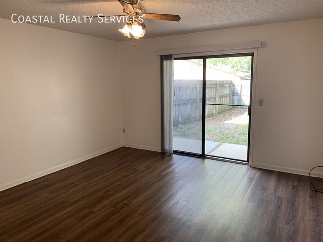 Building Photo - 716 Fairview Dr