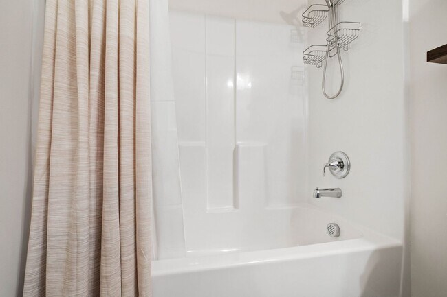 Building Photo - Charming, Well-Maintained Home in Central Morrisville!