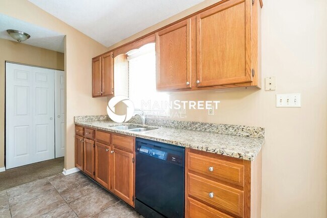 Building Photo - 3 Bedroom Pet-Friendly Home in Franklin, I...