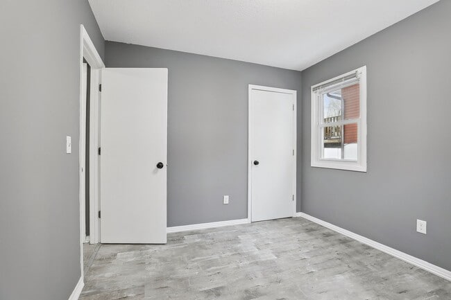 Building Photo - 439 Arlington Ave E