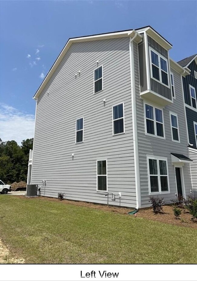 Building Photo - *Special offer $250 off first months rent!...