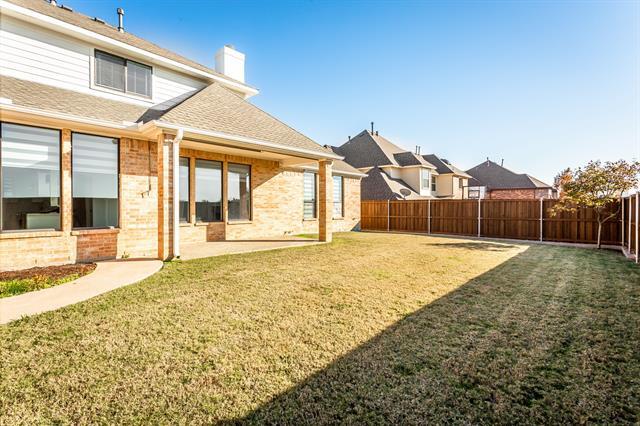 Building Photo - 2000 Le Mans Dr