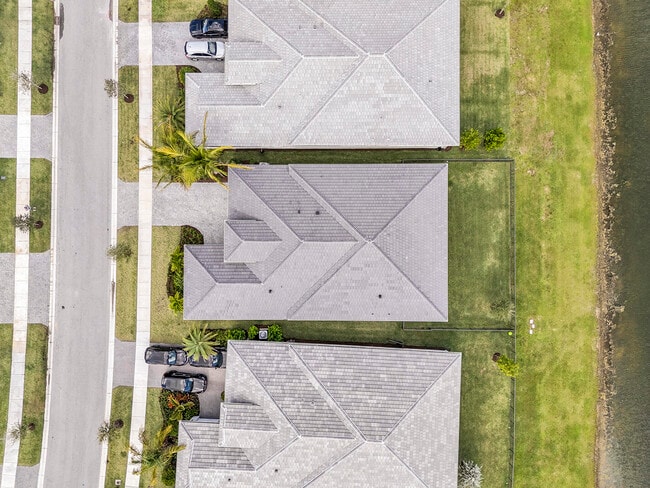 Building Photo - 5320 St Armands Way