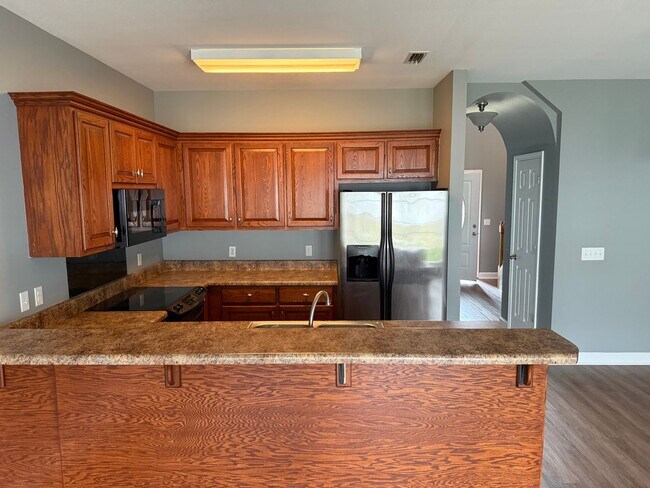 Building Photo - Available NOW -111 Peregrine Way