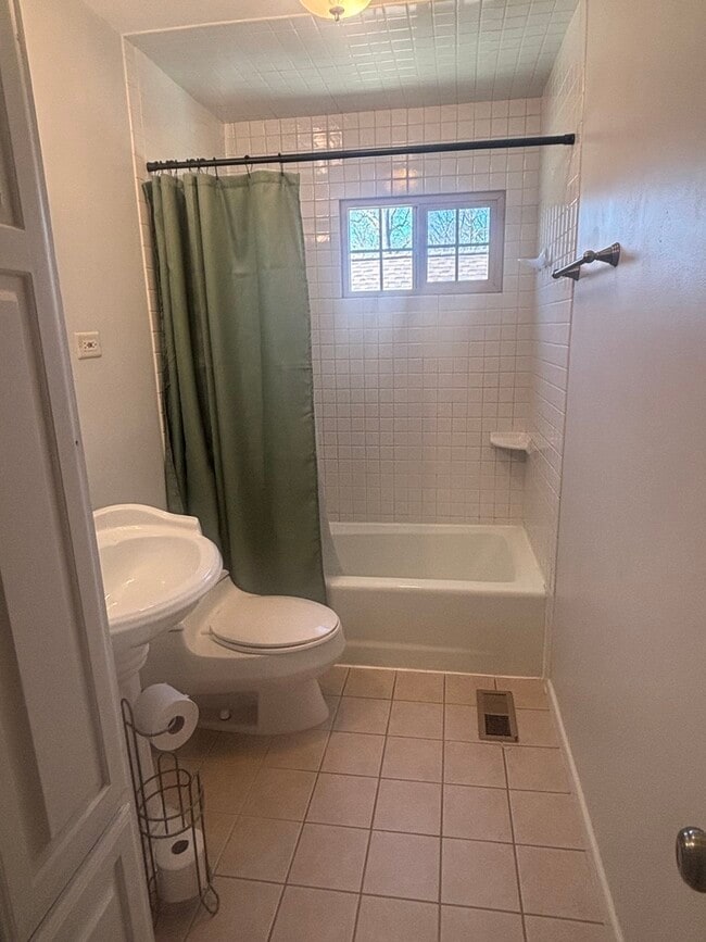 Building Photo - 7718 Butternut Ct