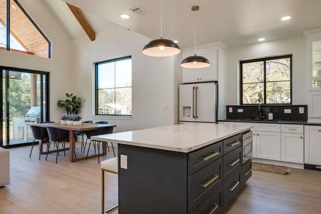 Building Photo - 614 Pecan Creek Dr