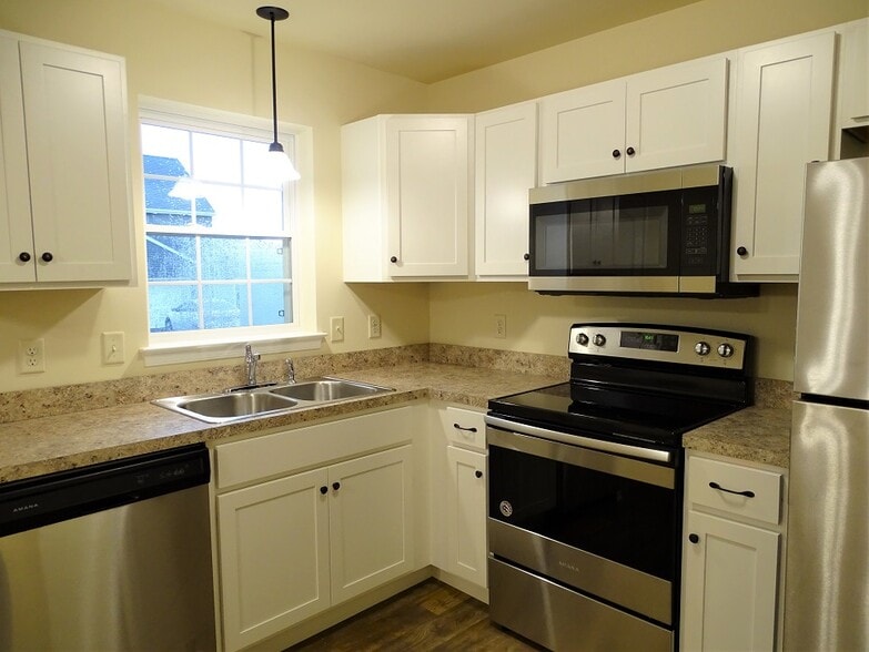 Building Photo - 818 Byler Cir