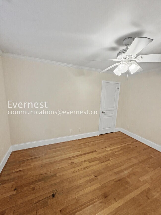 Building Photo - 3 Bed/2 Bath House/ Available Now!