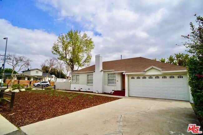 Building Photo - 5400 West Blvd