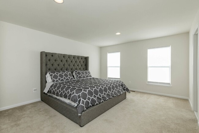 Building Photo - Luxurious 4-Bedroom Townhouse with 2 Car Garage in Manassas!