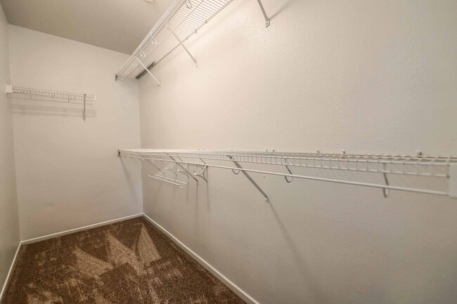 Building Photo - 3 BEDROOM HOME IN HENDERSON!