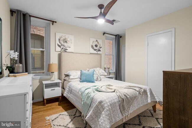 Building Photo - 410 11th St NE