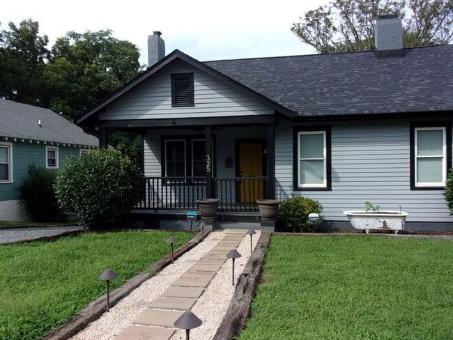 Primary Photo - 4 Bedroom 2 Bath Home Blocks to Downtown Rock Hill