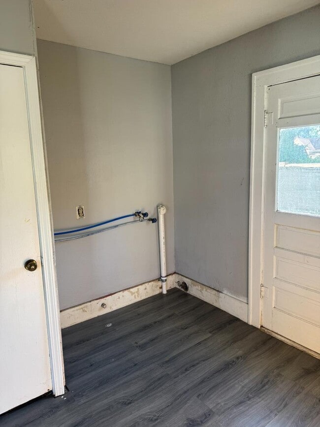 Building Photo - 416 S Adams St