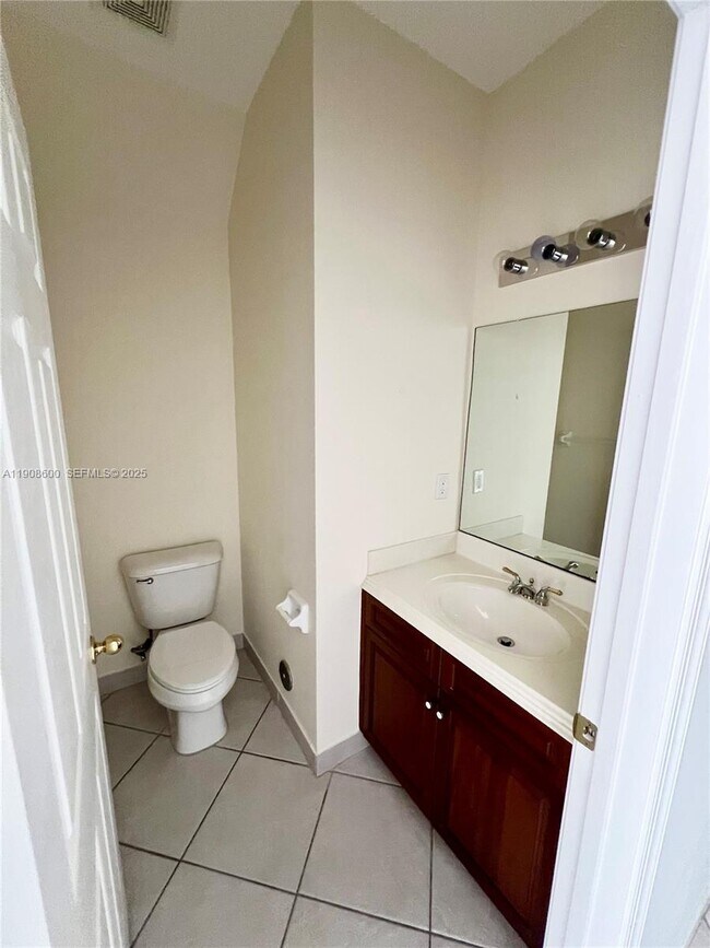 Building Photo - 15562 SW 50th Ct