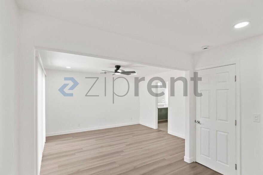 Building Photo - 3068 Nightingale Pl