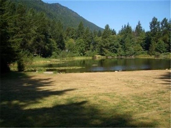 Building Photo - 4 Bed 2.5 Pet Friendly Home in Wilderness Rim