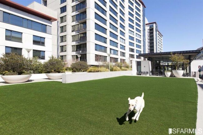 Building Photo - 2 BD 1.5BA Condo with Views! Location! Pen...