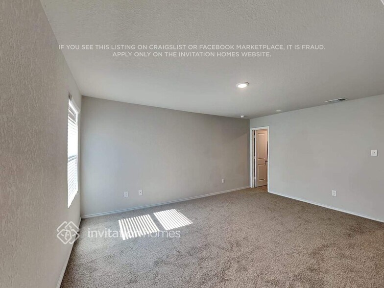 Building Photo - 5743 Leon Pl