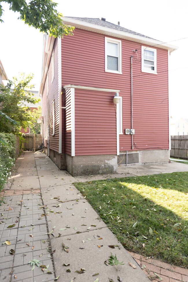 Building Photo - 1001 4th Ave