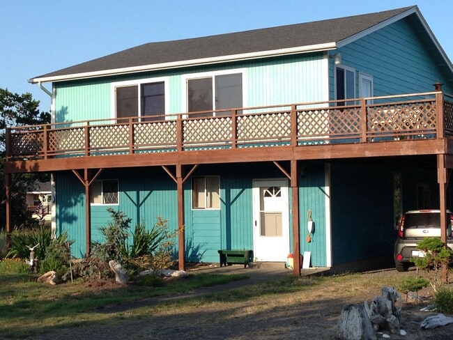 Building Photo - Ocean Park 2-Story Home, Deck with Views, Separate Living Spaces