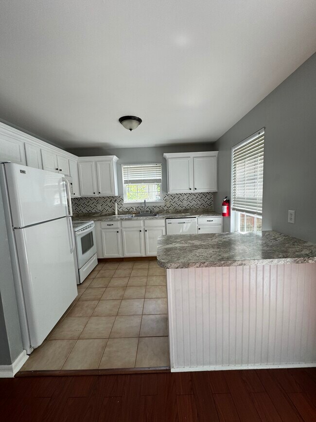 Building Photo - 415 S Zenia Ave