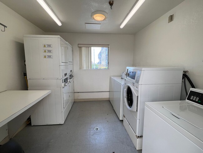 Building Photo - Upgraded 2 Bedroom 2 Bath Condo with Lots ...