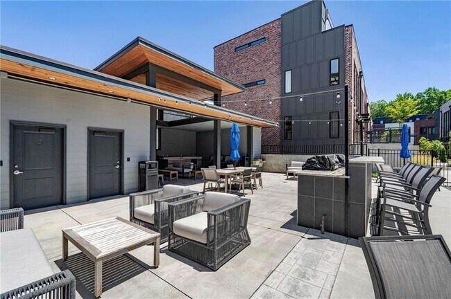 Building Photo - 1225 Chelsea Cir NW