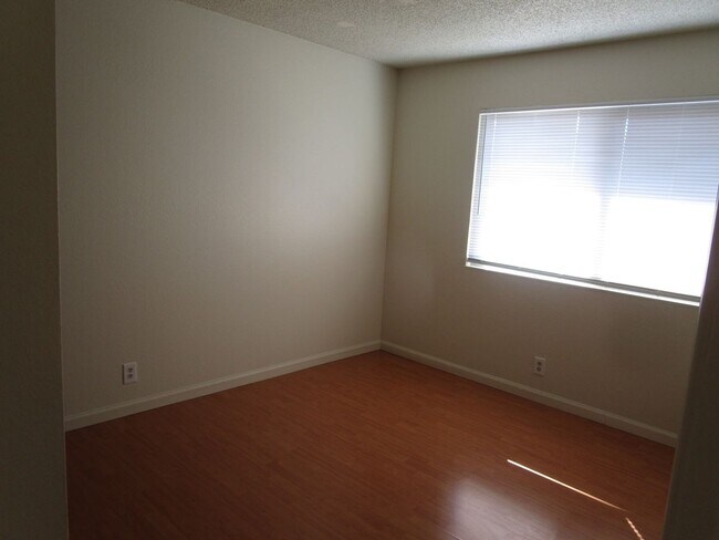 Building Photo - 812 Briarwood Ct