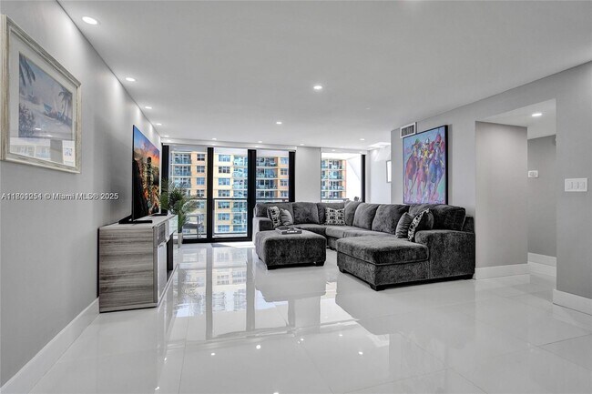 Building Photo - 2301 S Ocean Dr