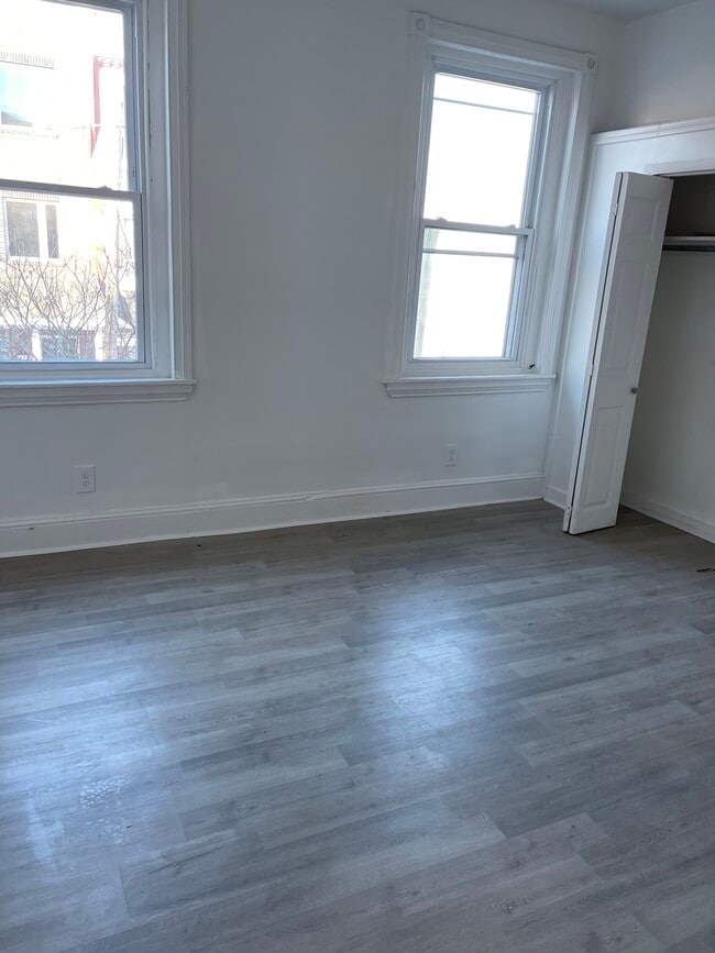 Building Photo - 867 N 50th St