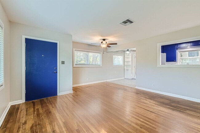 Building Photo - House for Lease in Travis Heights!