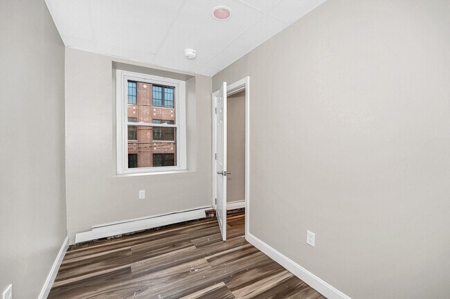 Building Photo - 114 Appleton St