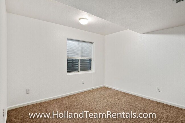 Building Photo - Large Home in Stonegate!