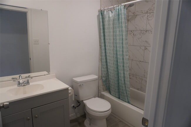 Building Photo - 8119 Glenbrook Dr