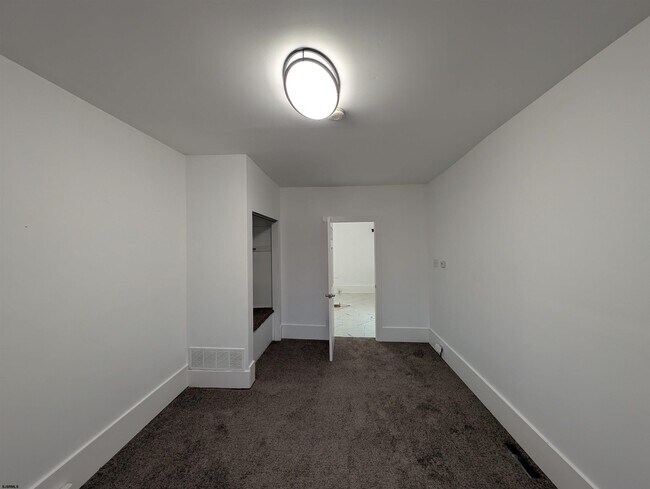 Building Photo - 207 Oriental Ave